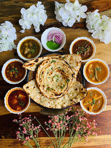 Aloo pyaaz naan thali