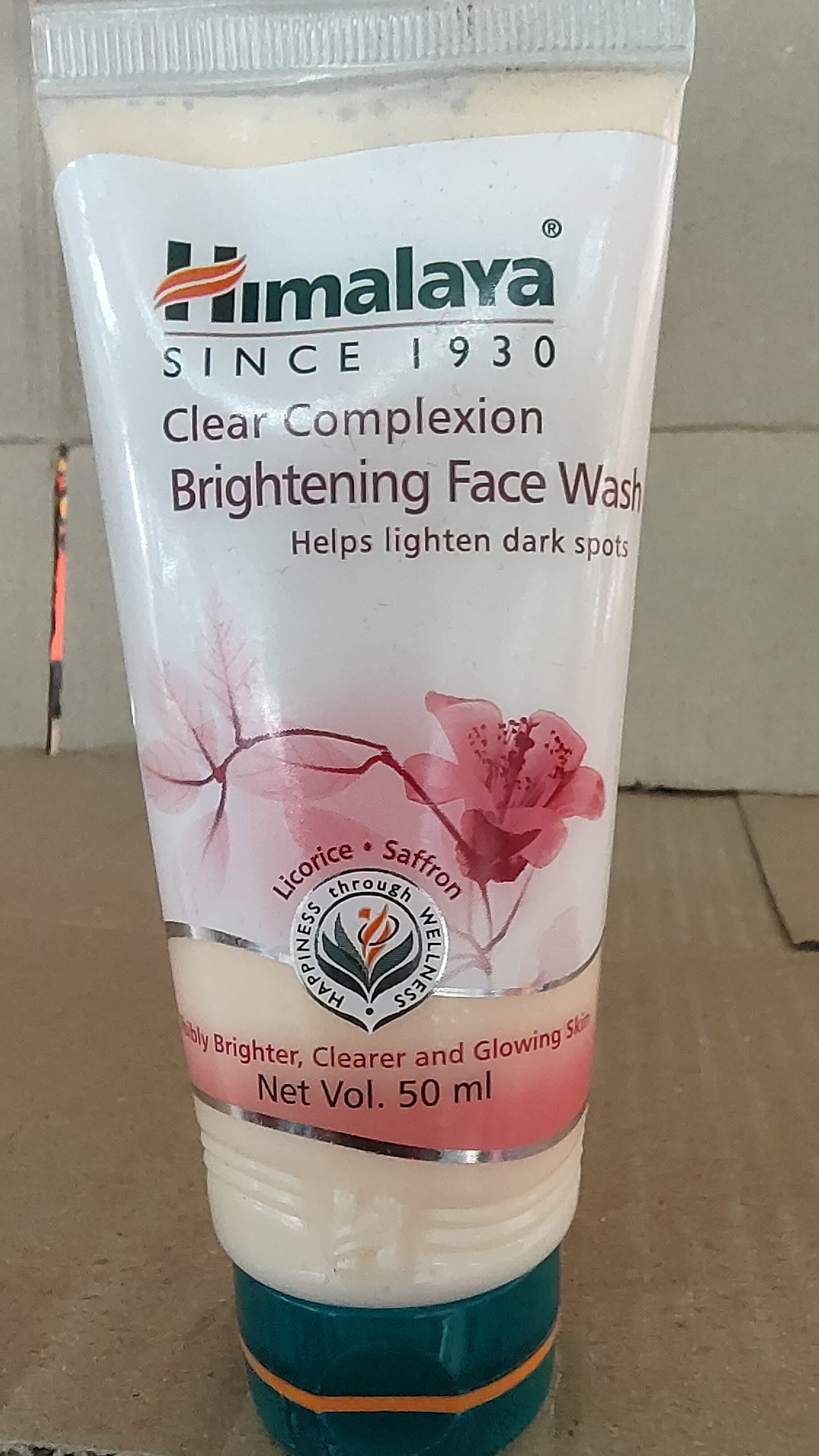 Himalaya clear complexion brightening facewash