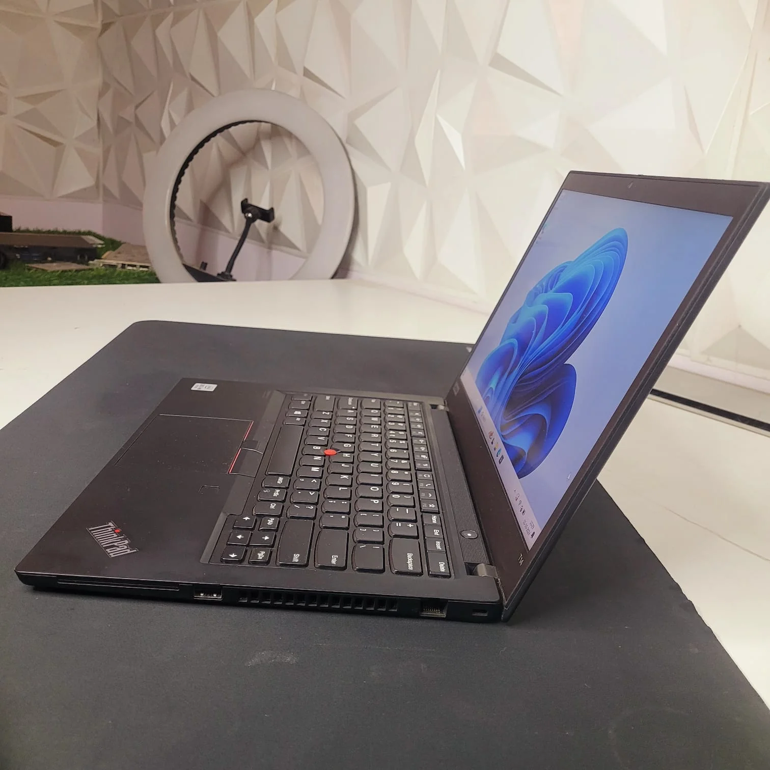 Lenovo Thinkpad T14 i7 10th Gen 14" FHD Touchscreen Laptop With Windows 11 and MS Office 2016 (Renewed) 3 Year Warranty view 2