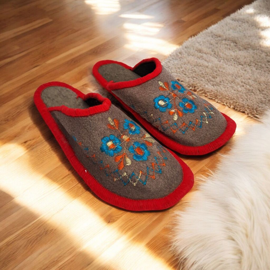 Woolen Flip-Flops (10.16cm*27.94cm) view 2