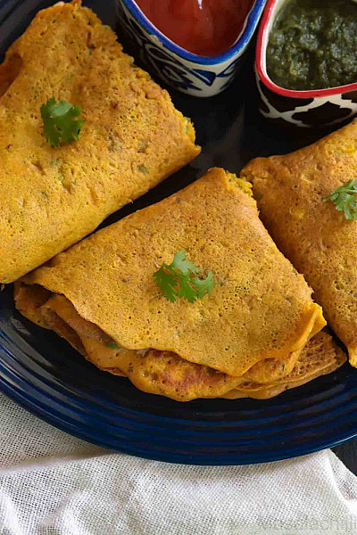 Aloo masala stuffed besan chilla (2pcs)