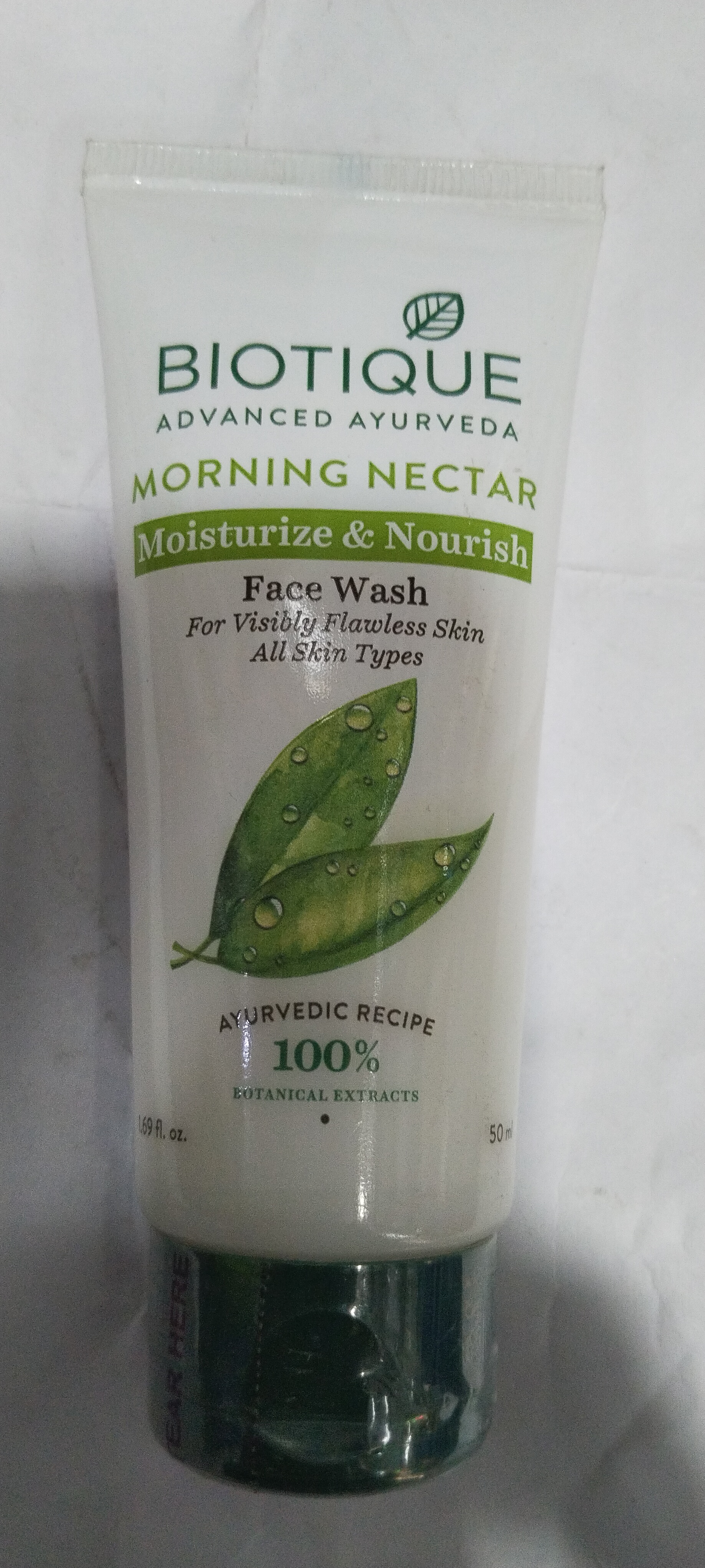 Biotique Advanced ayurveda Morning nectar Moisturize & nourish Face wash