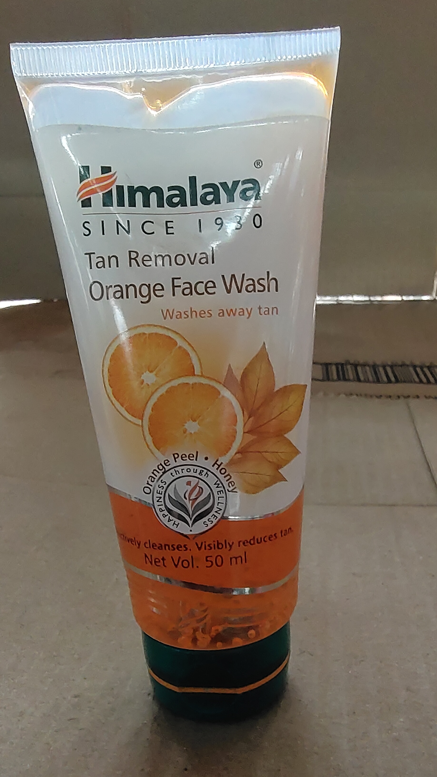 Himalaya tan removal orange face wash
