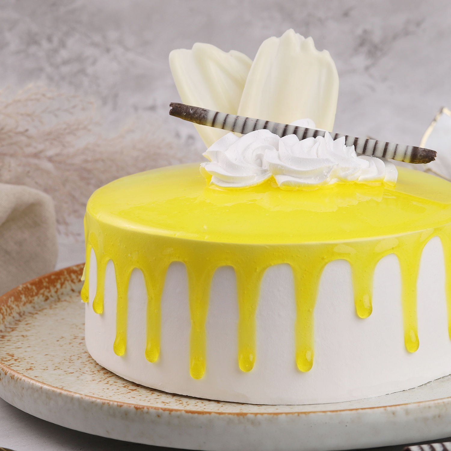 Pineapple Paradise Cake Half Kg view 2