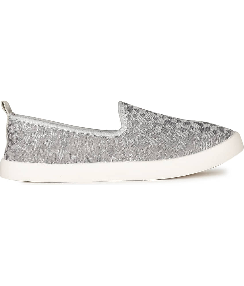 Bata - Gray Women's Running Shoes view 2