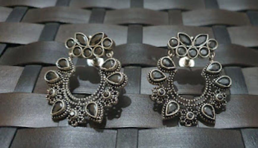Glamvila Black Stones Chandbali view 2
