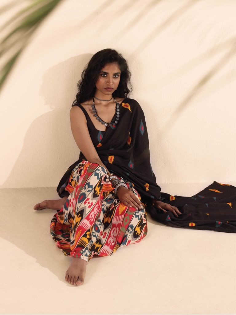 trueBrowns Cola Muslin Ikat Saree - Cola (Free Size) view 2
