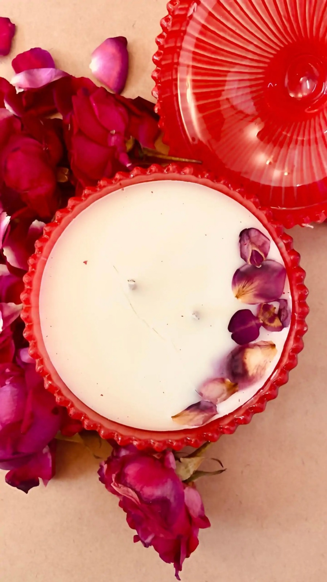 Red Rose Bouquet Candle view 2