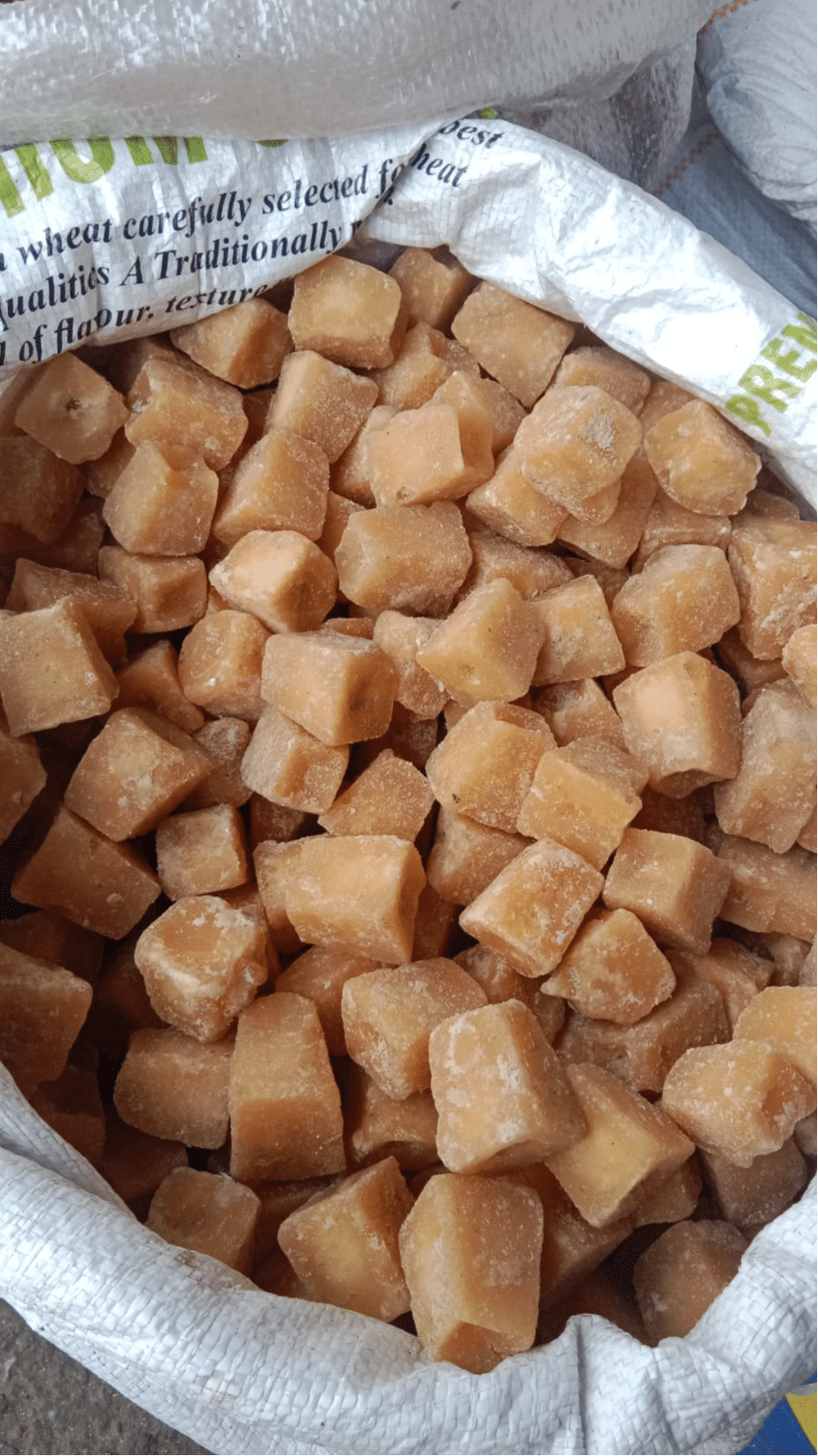 Arthypie Sugarcane Jaggery Cone Cubes, 1 Kg