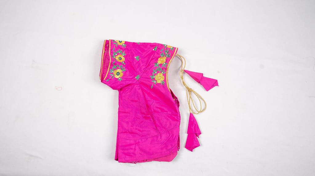 Sleeveless Pink Saree Blouse With Floral Embroidery view 2
