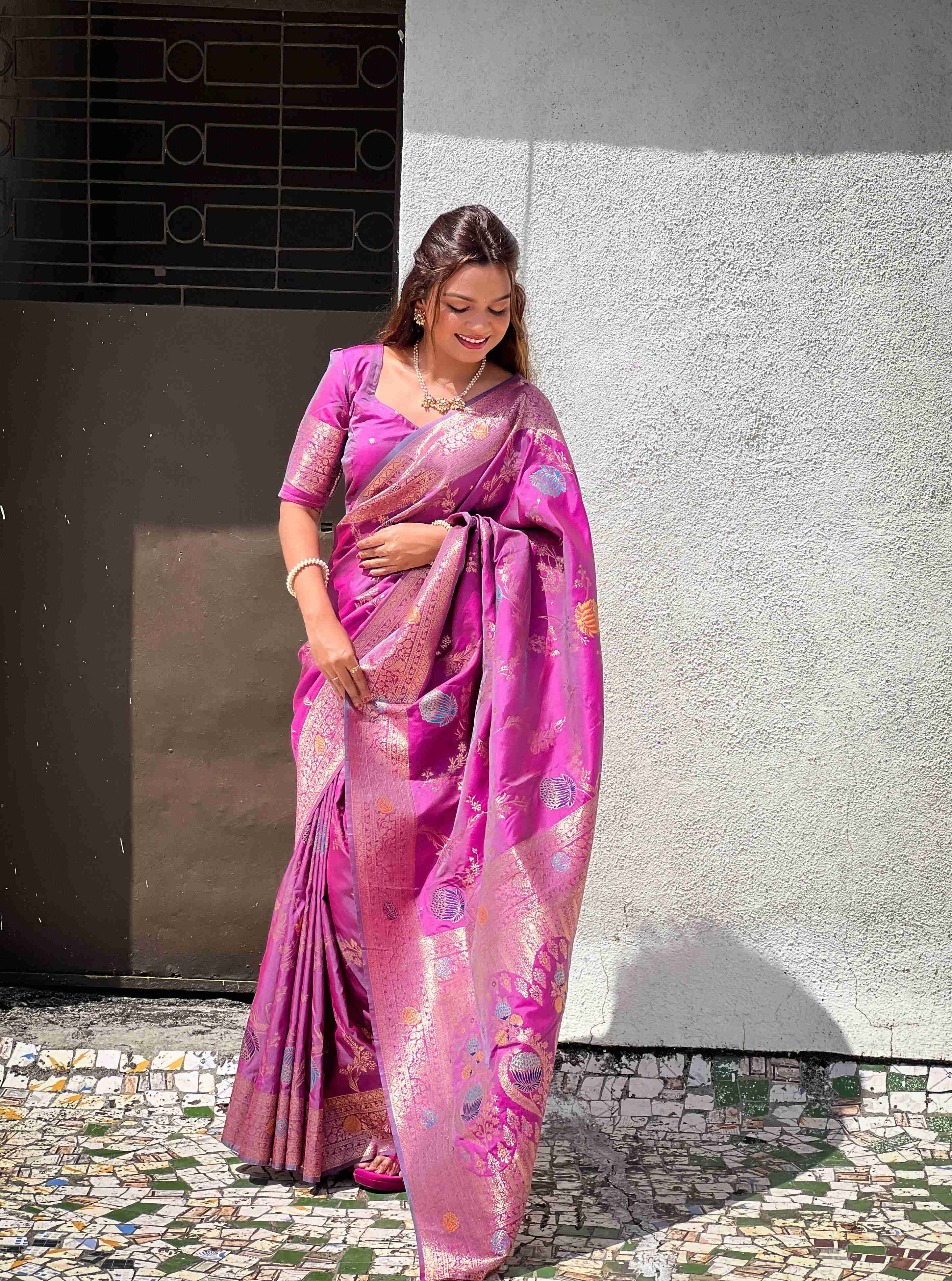 Yavira Silk Purple Women Jacquard Sarees view 2