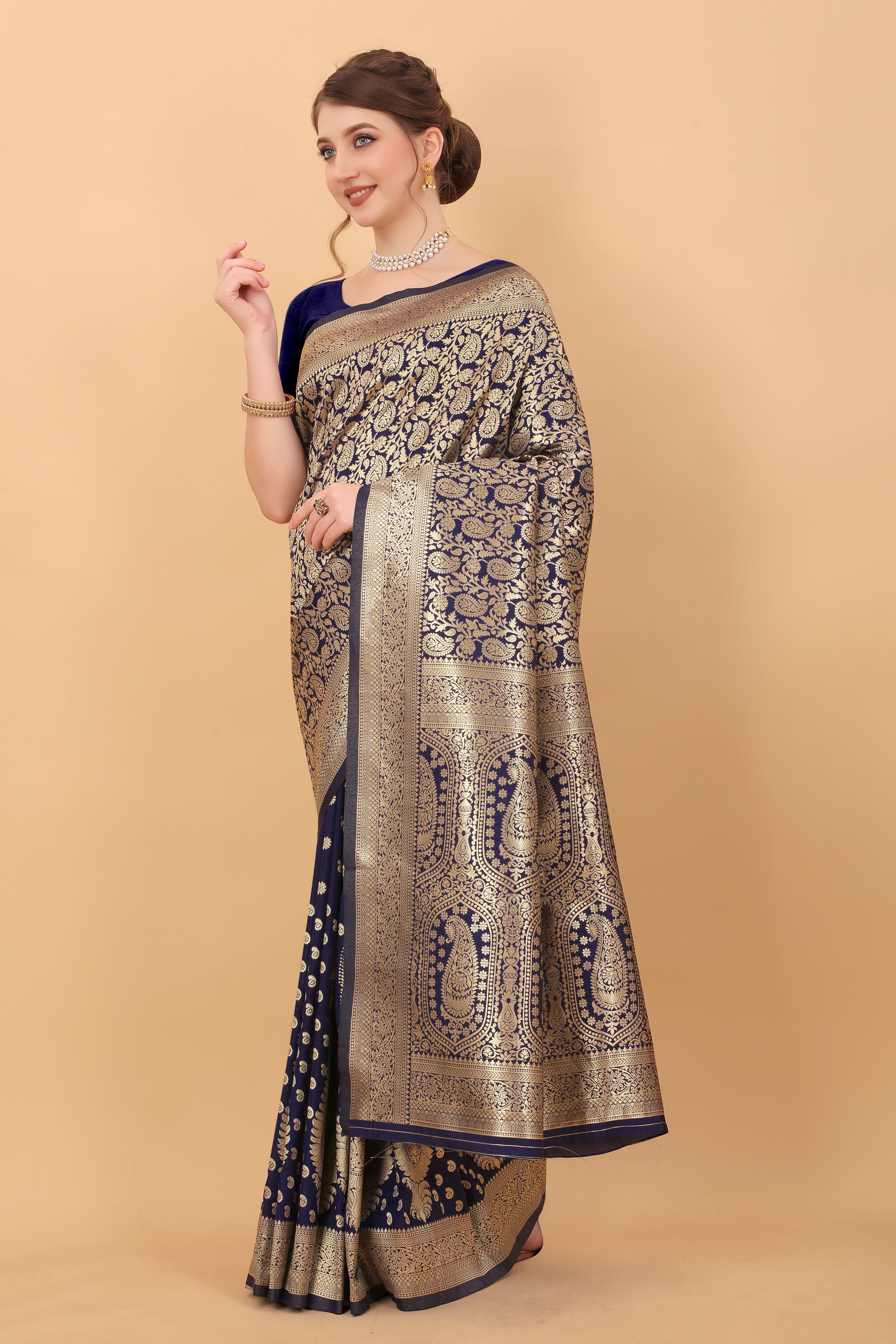 Yavira silk Women's Navy Handwoven Silk Blend Saree view 2