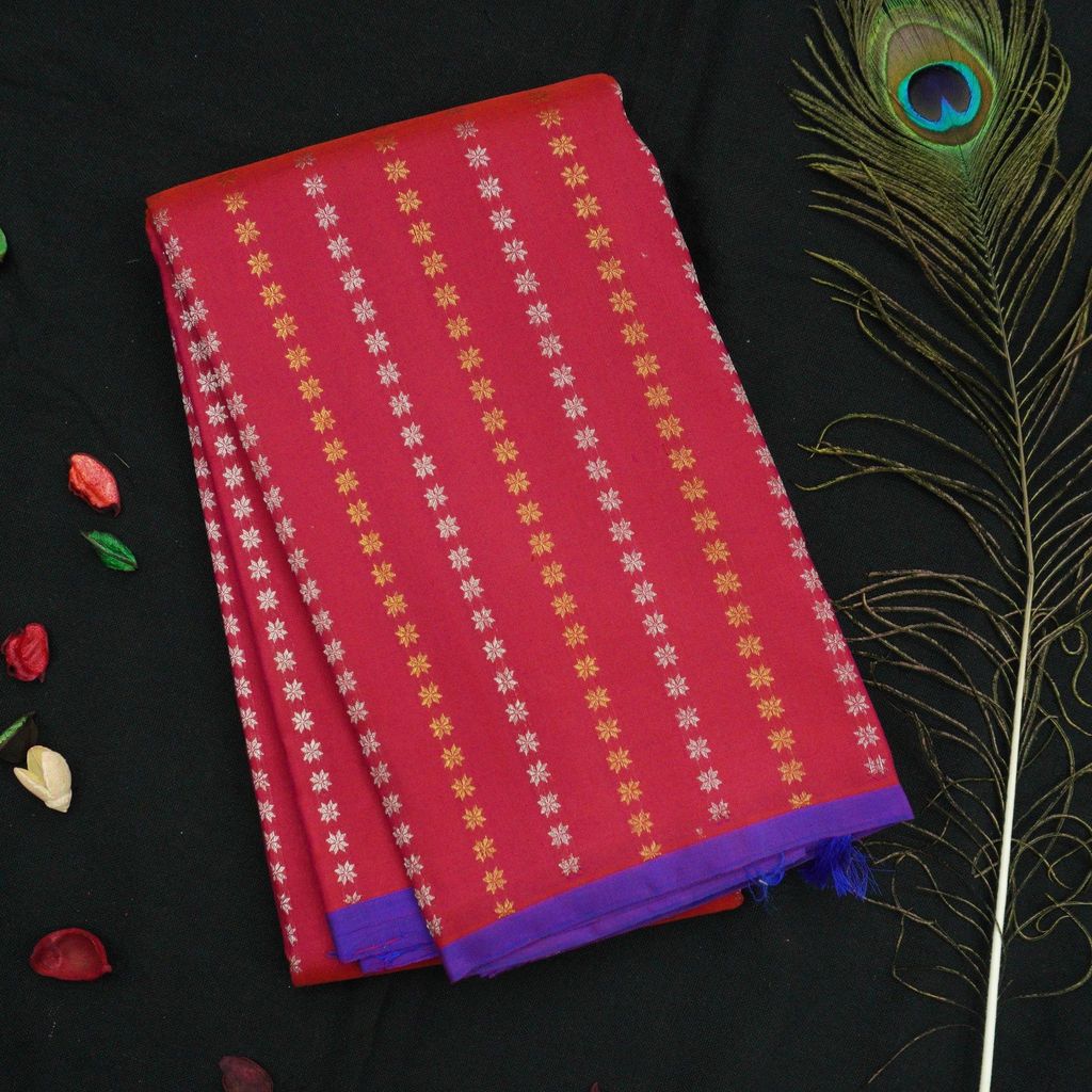 Red Borderless Saree in Kanchipuram Silks | Vivaahasilks.com