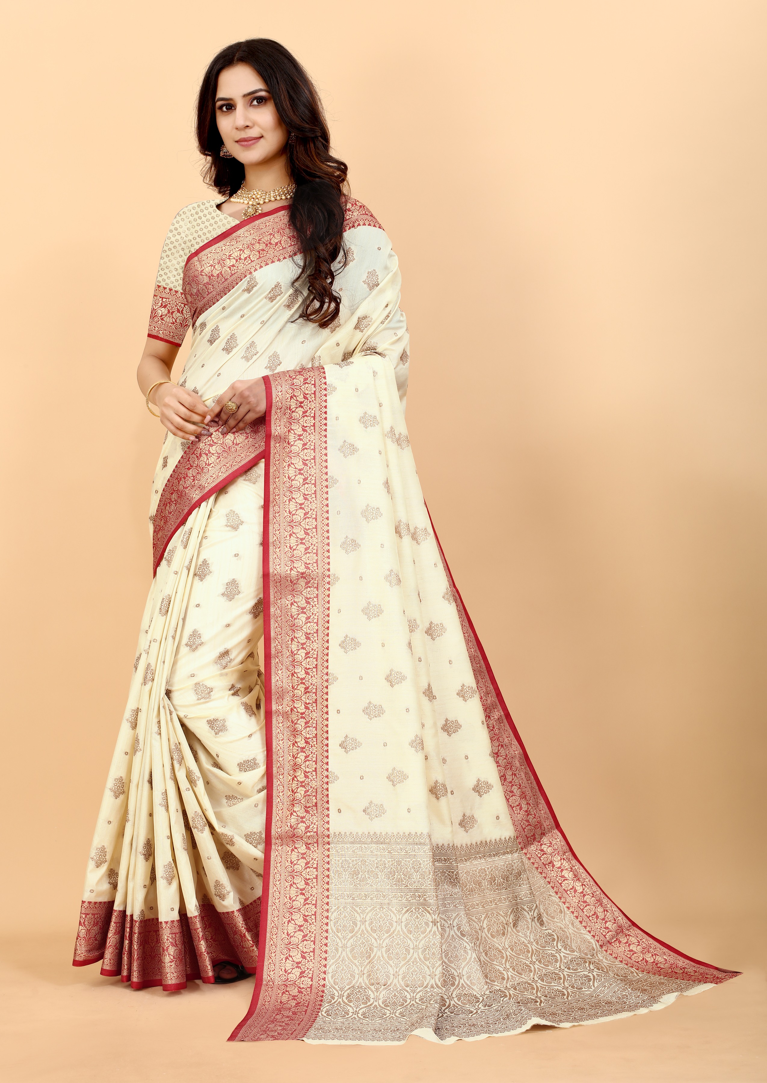 Yavira silk Women's Cream Handwoven Silk Blend Saree view 2