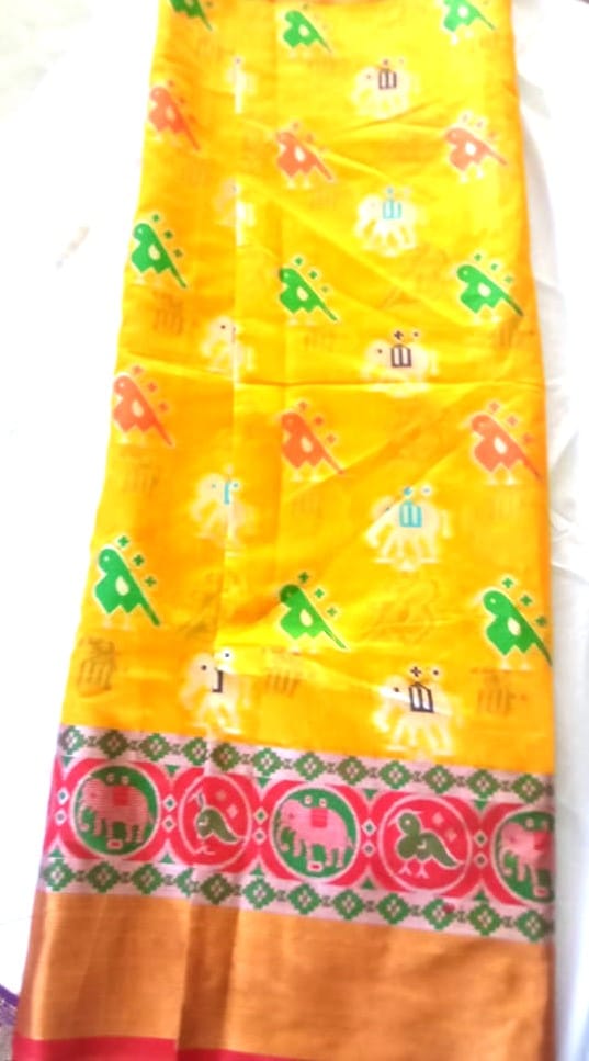 Yellow Handloom Pure Katan Silk Saree With Allover Elephant And Parrot Buta view 2