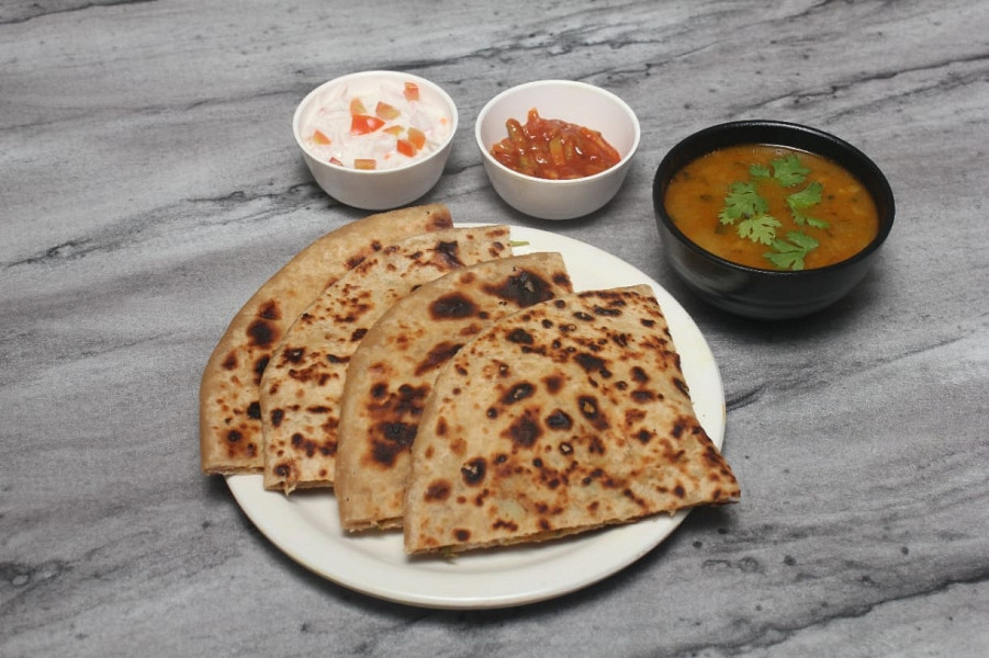 1 aloo paratha with chana masala [200 ml]