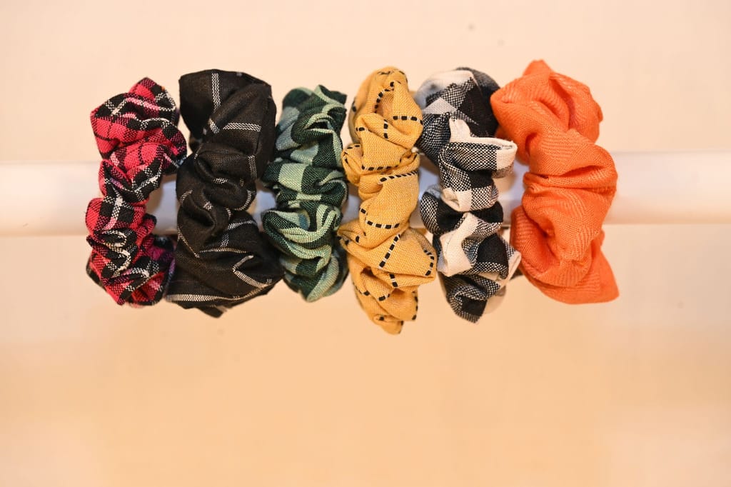 Plaid Scrunchie Set view 2