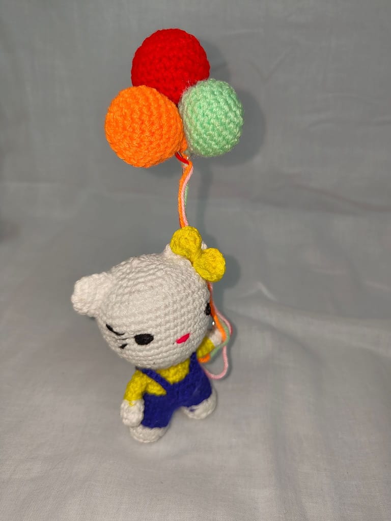 Amigurumi Wool Hello Kitty with Balloons view 2