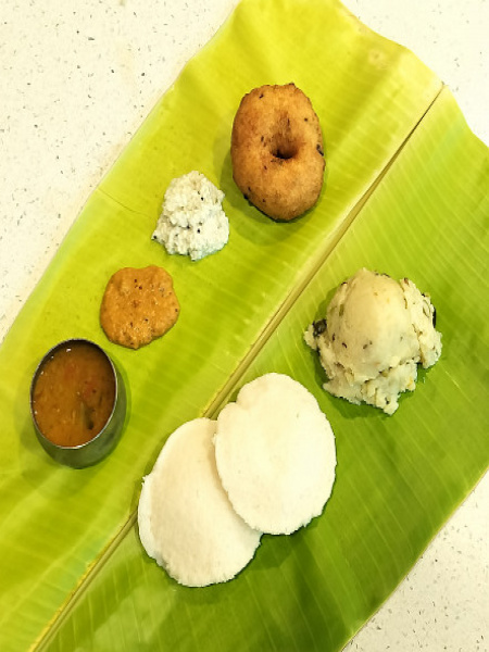 Bf combo 5 ( idly 2 + mini ghee pongal + vada 1 )