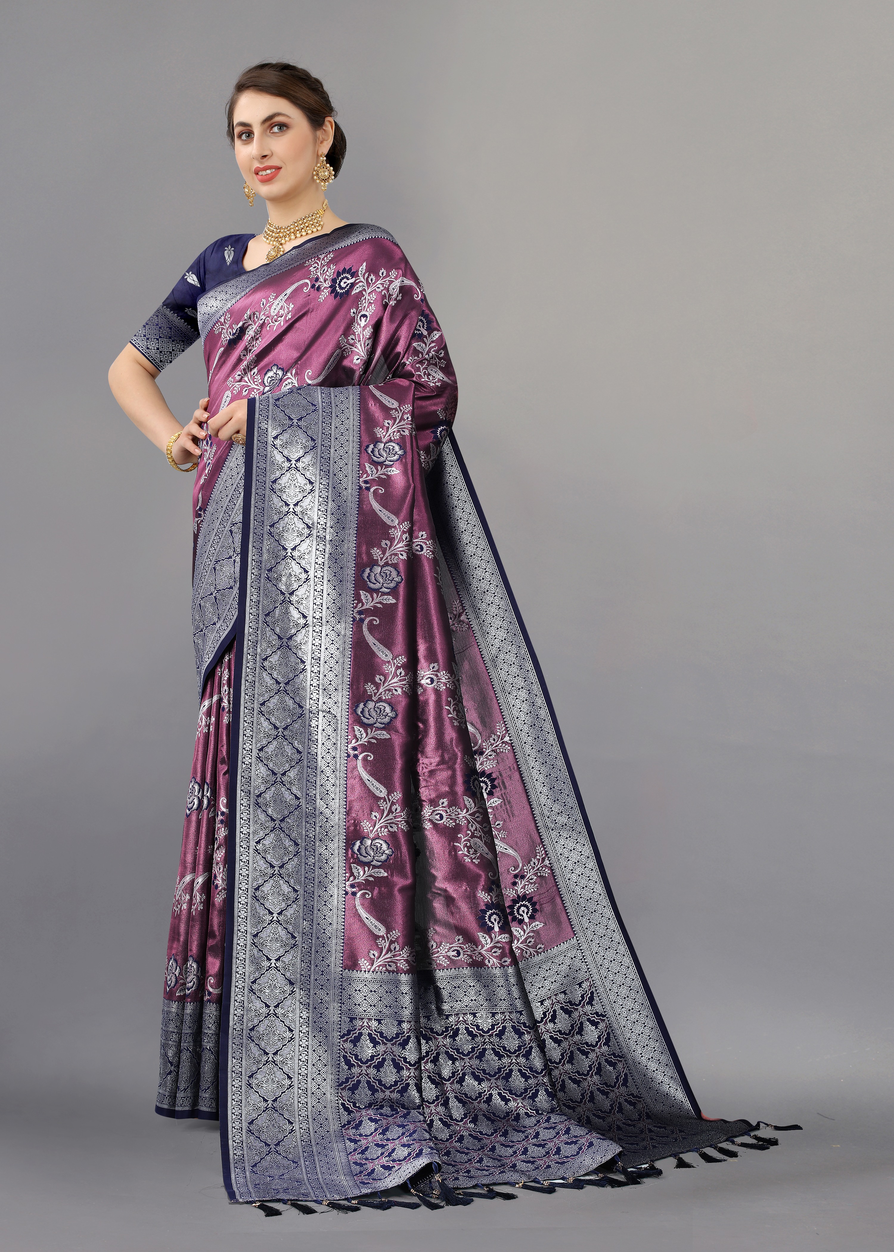 Yavira silk Women's Maroon Handwoven Silk Blend Saree view 2
