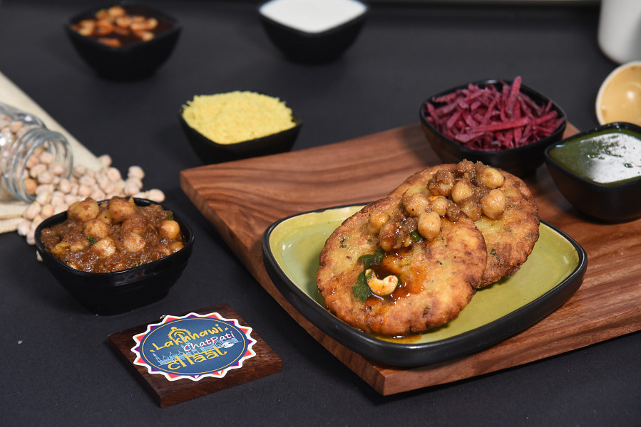 Aloo tikki with green chutney