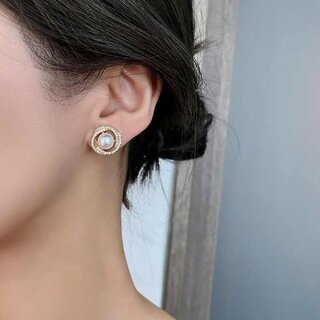 Kimti Uplifting Glow White Stud Earring view 2