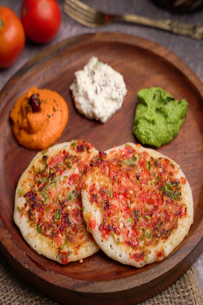 Onion tomato uttapam