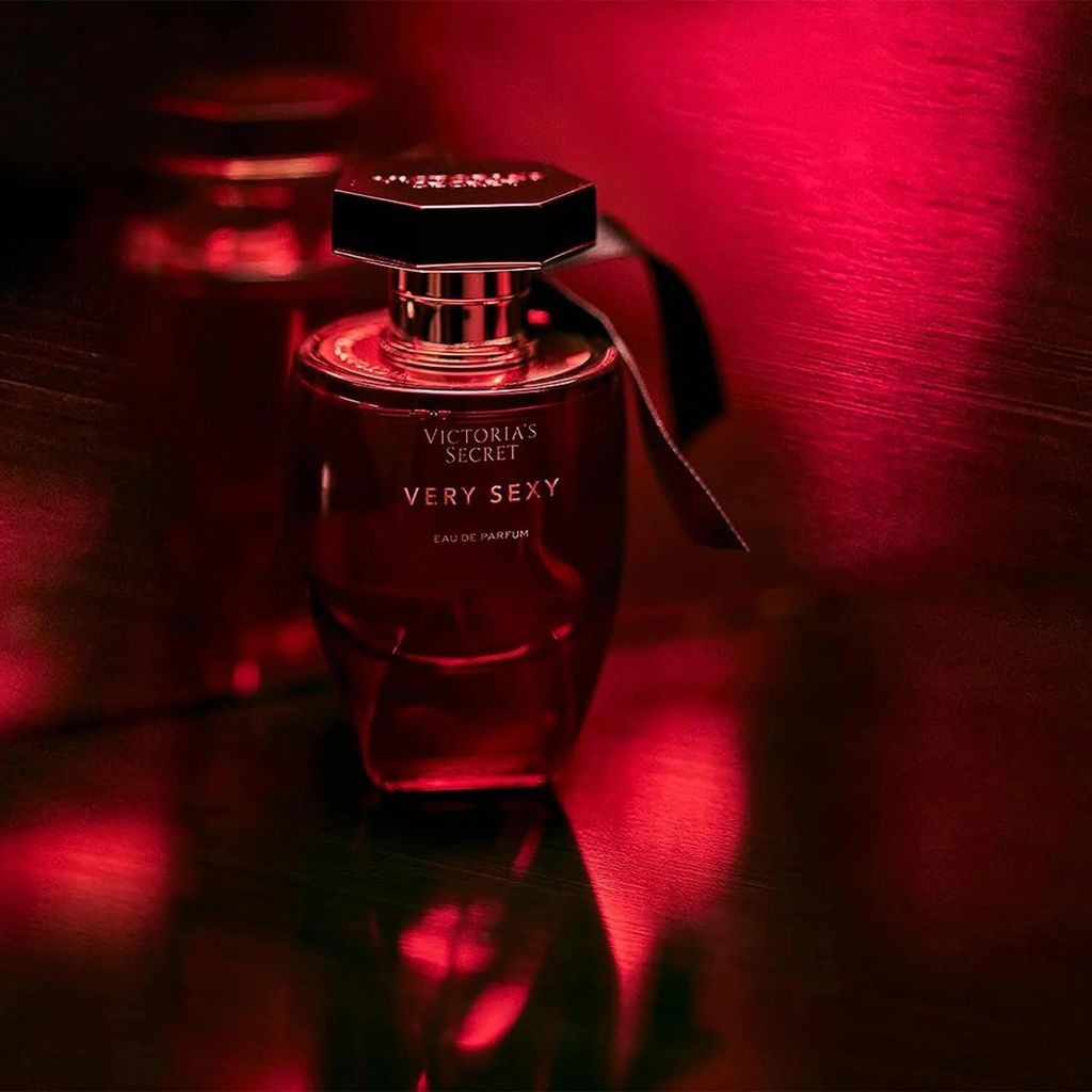 Victoria's Secret Very Sexy Velvet Red EDP 3.4fl Oz/ 100ml Perfume SprayFor Women view 2