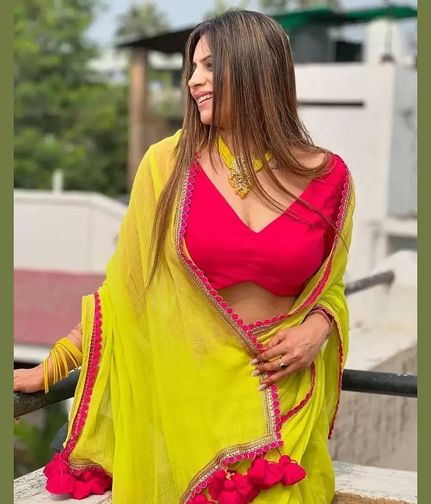 BLEESBURY Georgette Solid Saree With Unstitched Blouse Piece ( Lime Green ) view 2