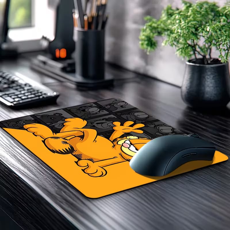 Round Rubber Mouse Pad with Yellow Cat Design | Non-Slip Base, Ideal for Office, Study, and Gaming, Portable and Durable, Desk Mat view 2
