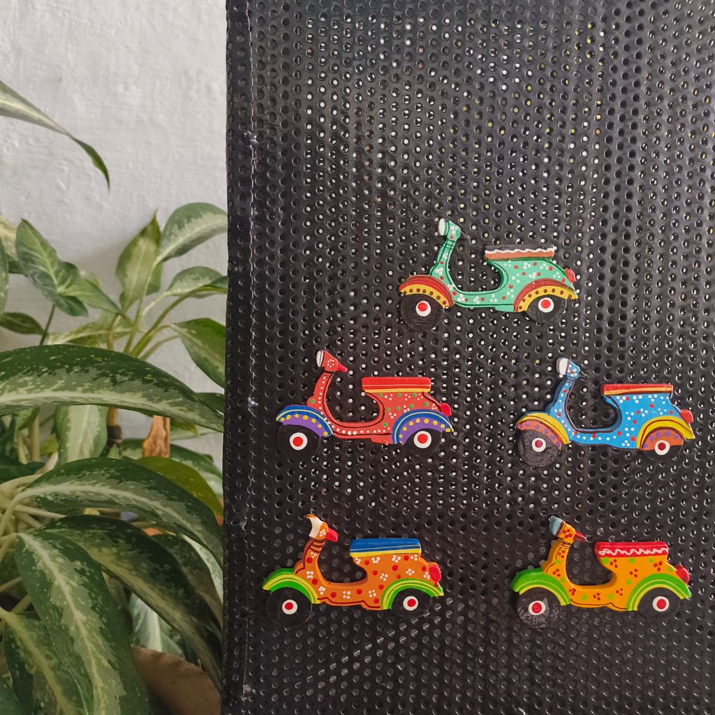 Mini Magnet - Scooter view 2