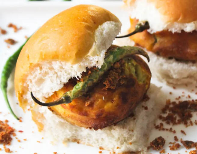 Vada pav- schezwan sauce