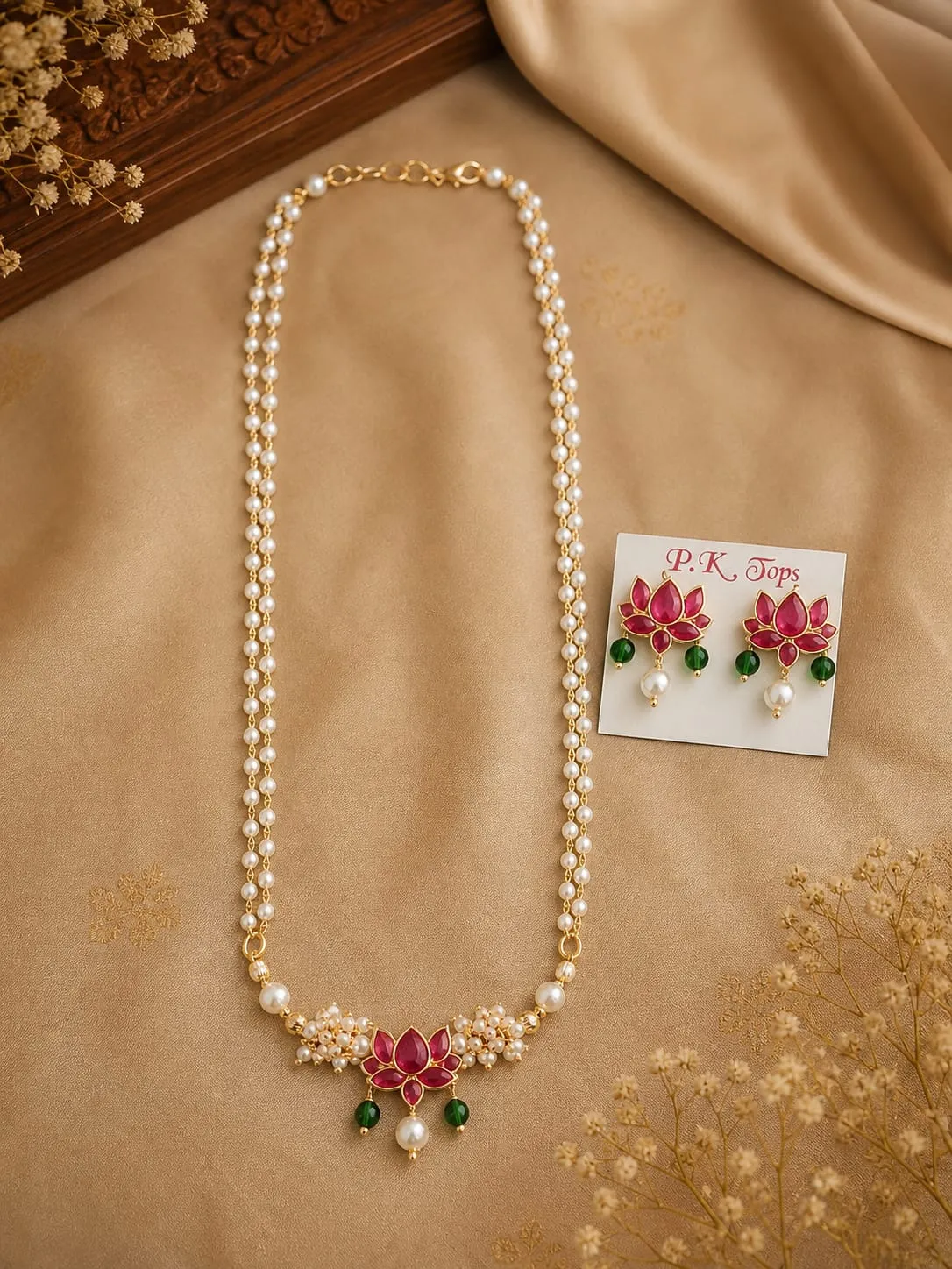 Lotus elegant neckpiece with earrings..