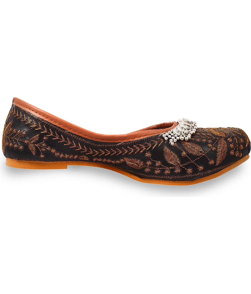 rajeraj Black Women's Juttis view 2