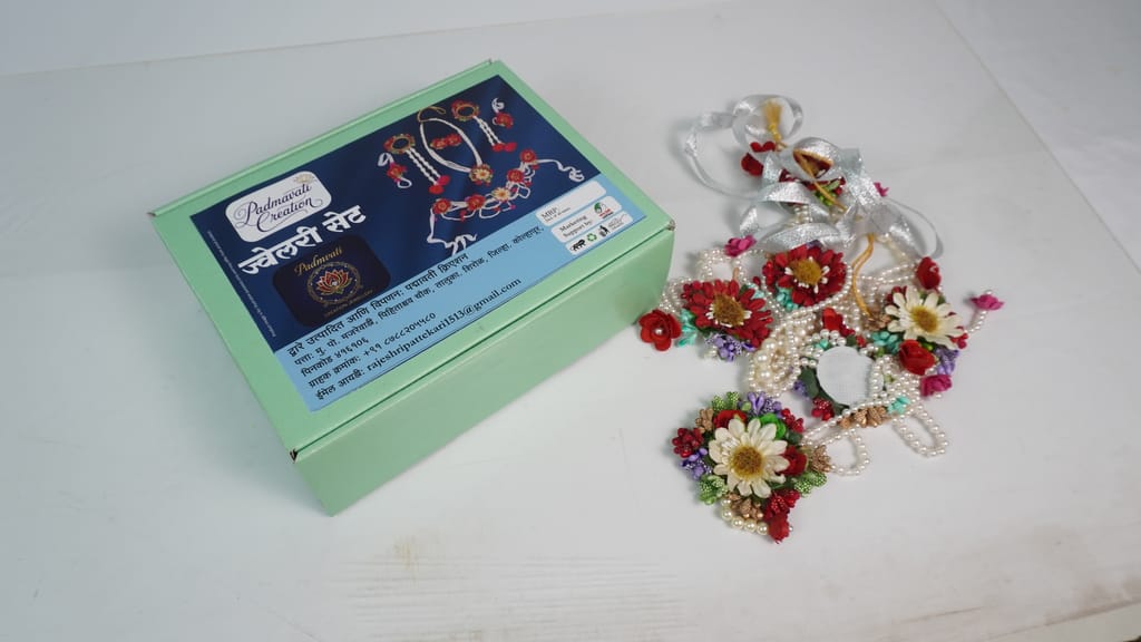 Baby Shower Flower Jewellery (set) view 2