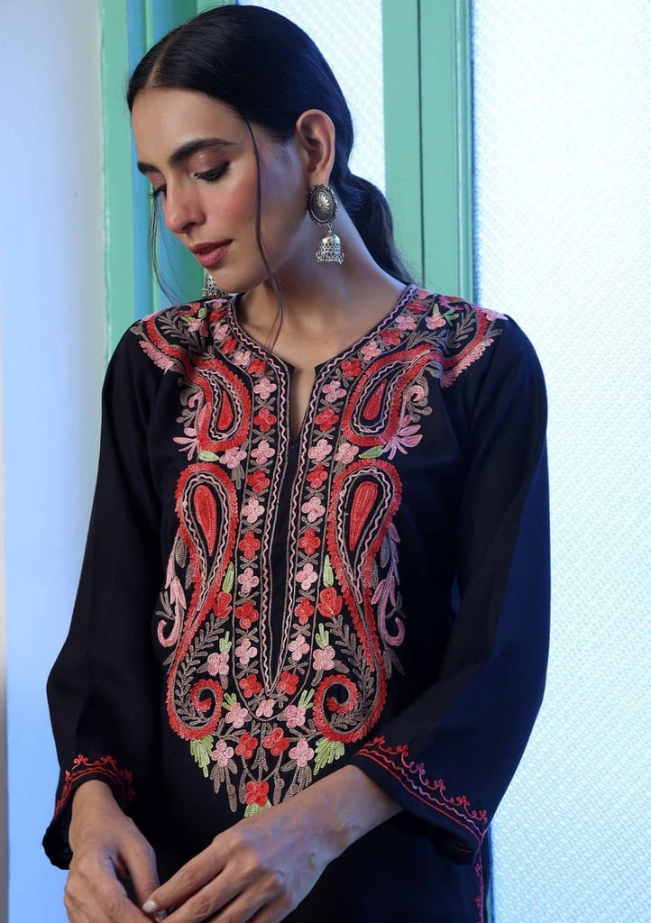 HOC Crafts Aari Embroidered Cotton Solid Women's Long Kurta - Black view 2