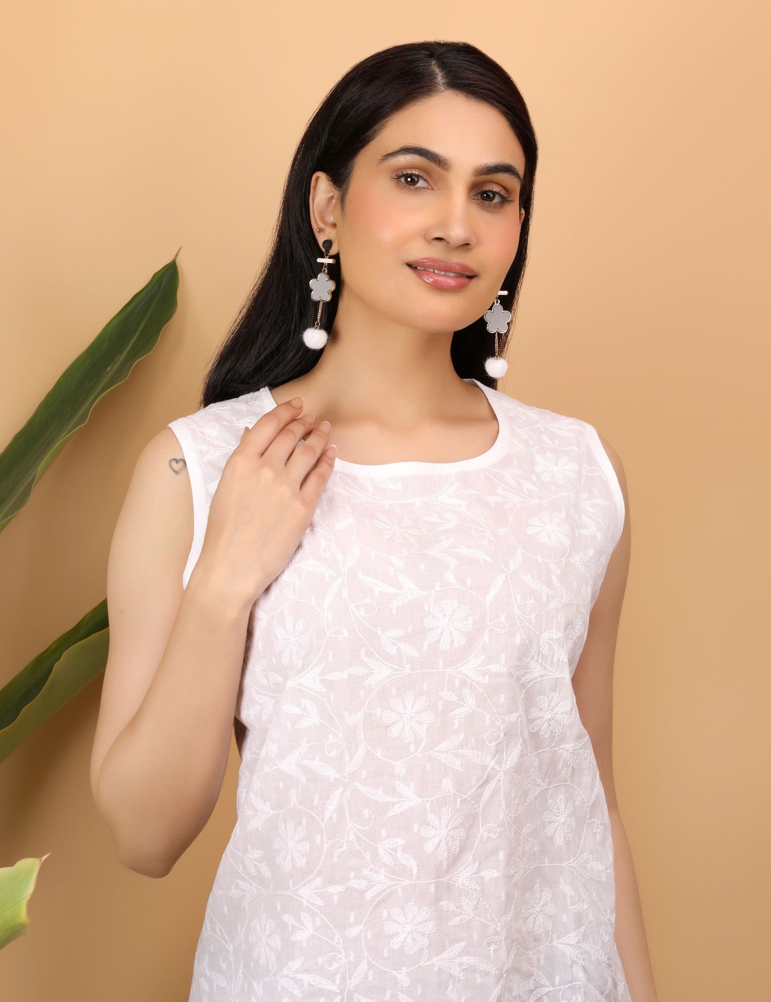 Shwet Women White Chikankari Sleevless Top view 2