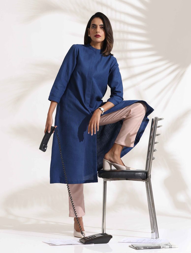 trueBrowns Blue Slub Kurta Set - Maroon (L) view 2