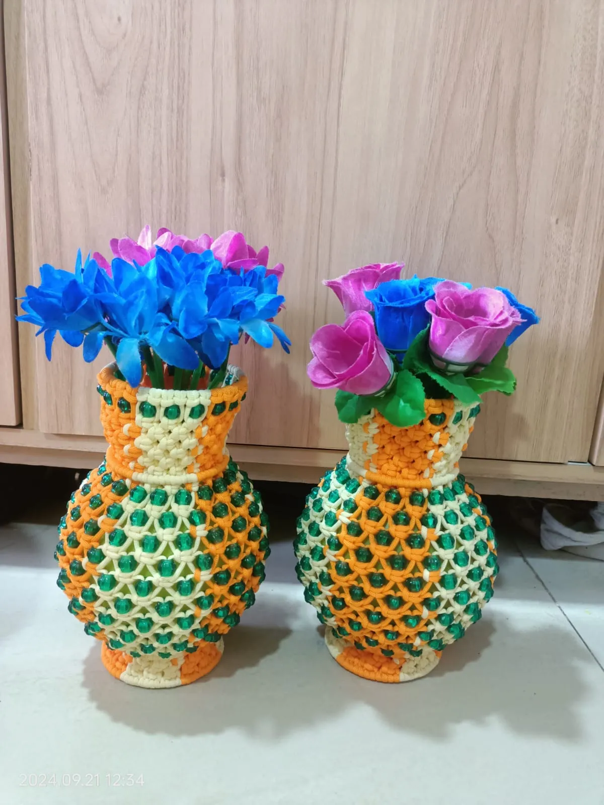 Per flower pot with flower