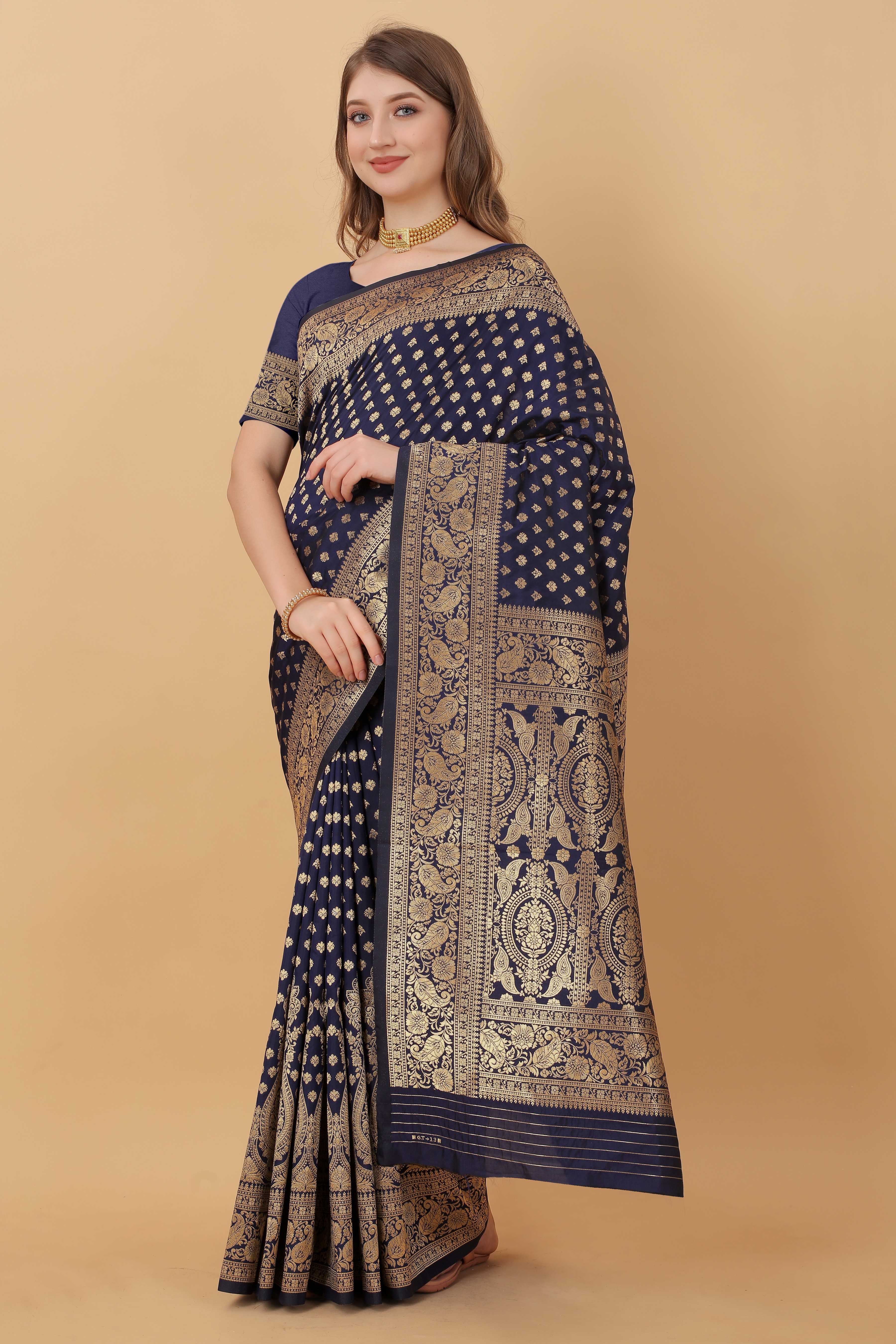 Yavira silk Women's Navy Handwoven Silk Blend Saree view 2