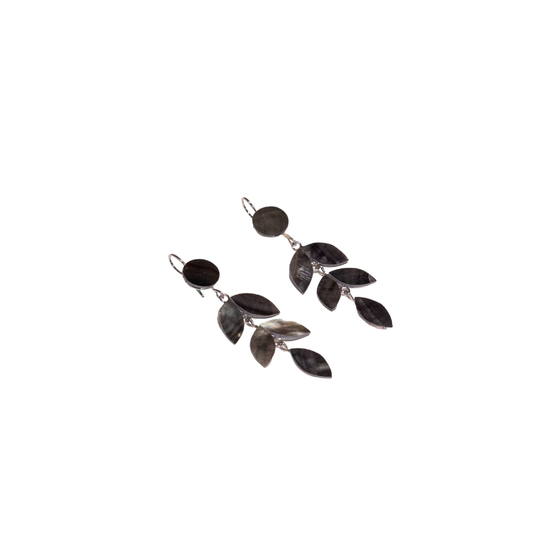 mother of pearl metal 5 leaf black earrings