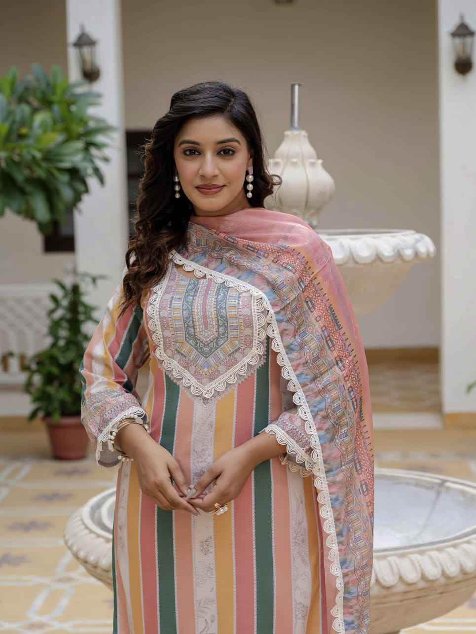 Printed Kurta Pant Dupatta Set view 2