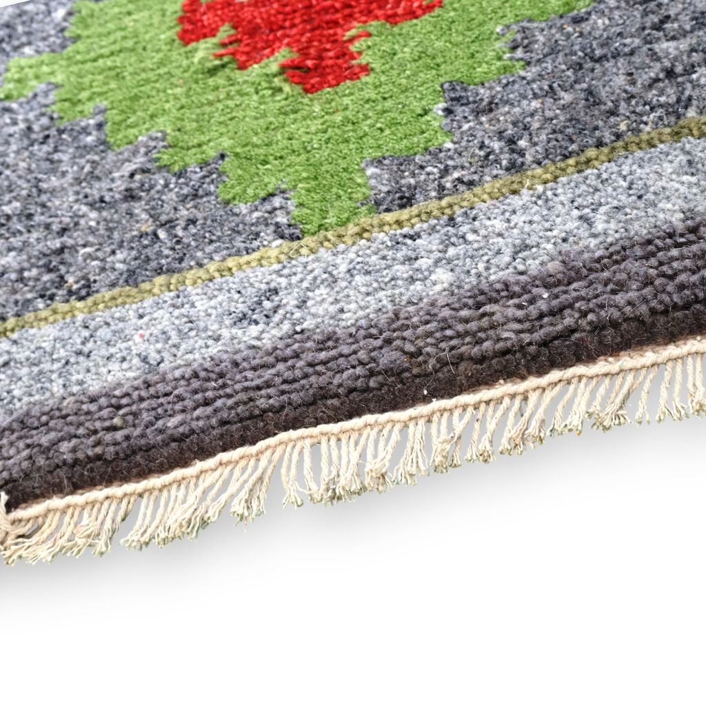 Eluru hand-knotted carpets view 2