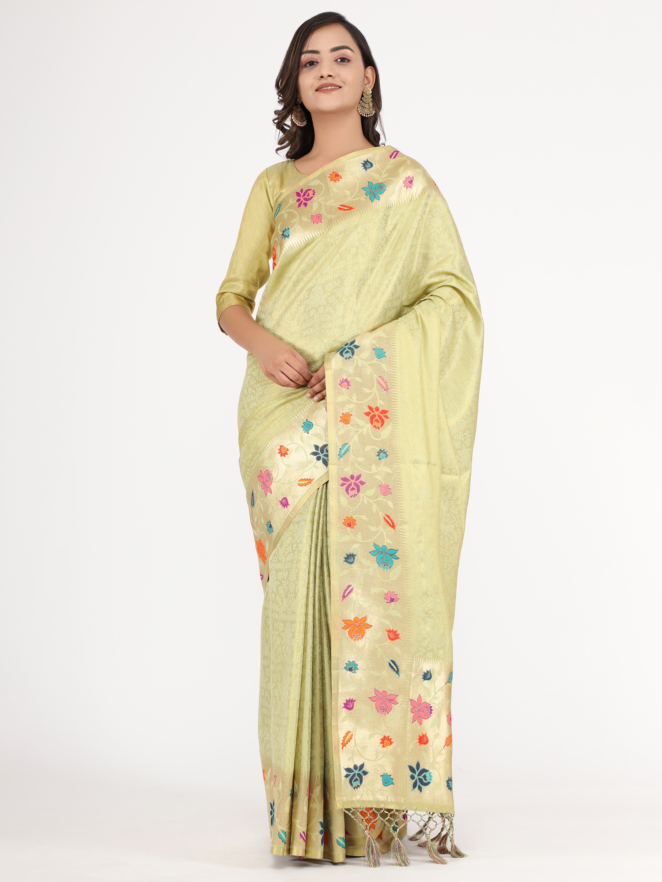 Yavira silk Women's Green Handwoven Jacquard Saree view 2