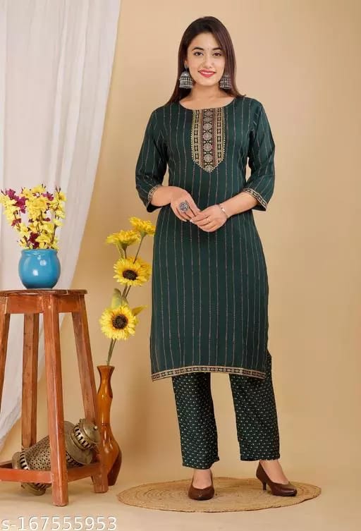 Women Rayon Colorfull Lining Printed Kurti With Small Butti Printed Pant (Green) view 2