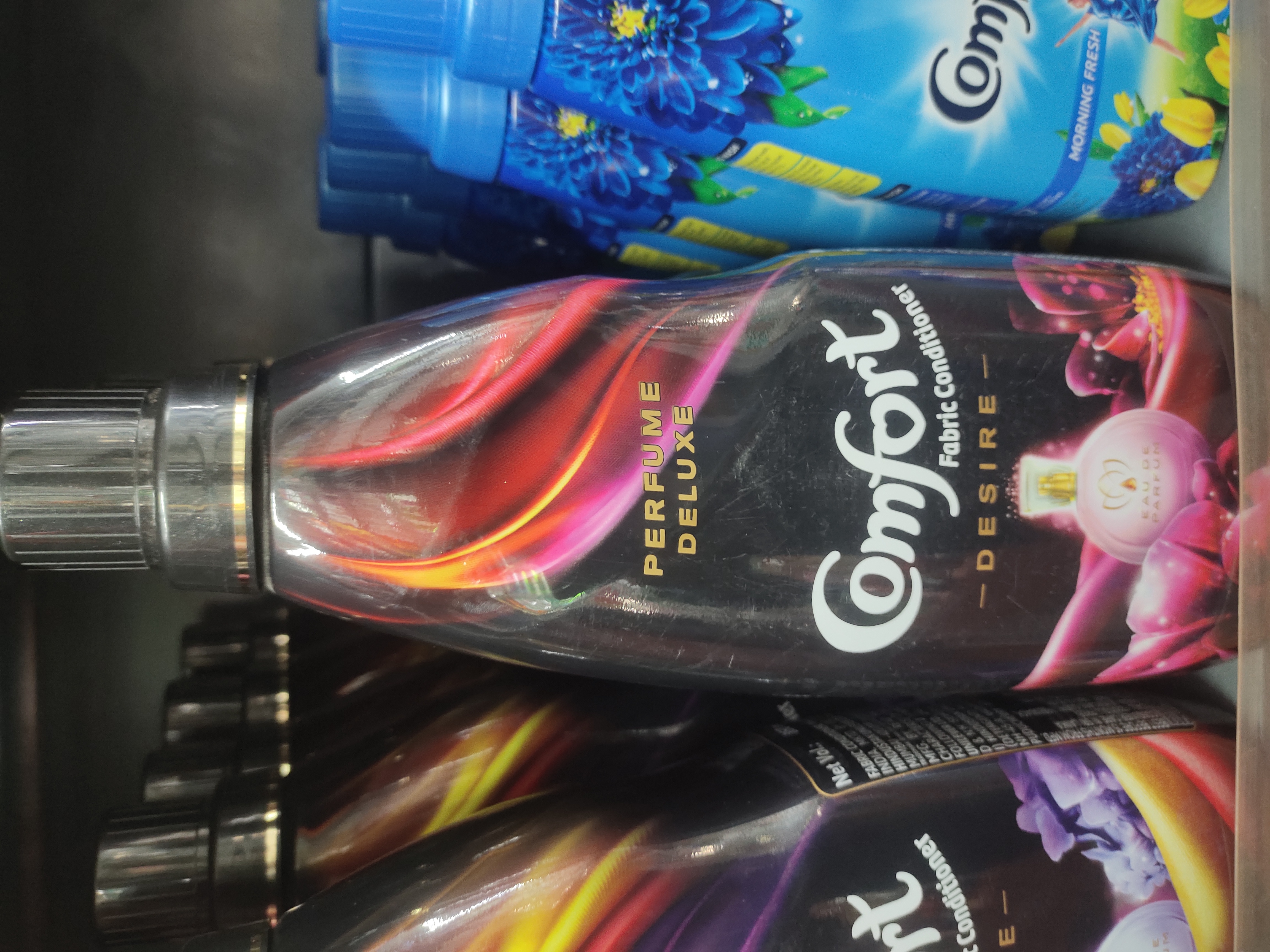 Comfort fabric conditioner perfume deluxe