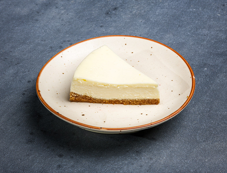 New york baked cheesecake slice