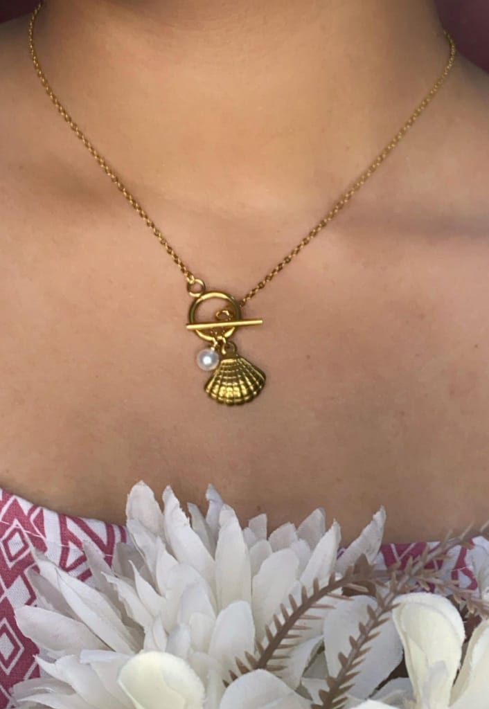 Tide Seashell Necklace view 2
