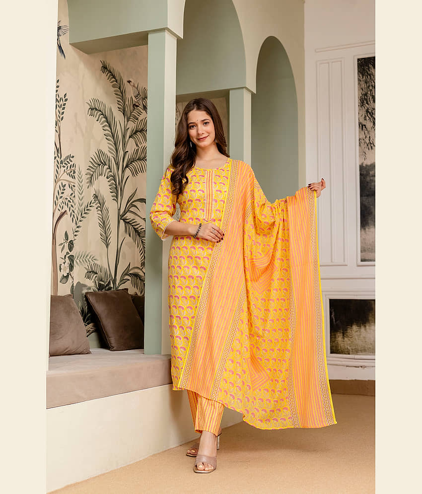 Kapadia Women Cotton Printed Straight Kurti With Pants ( Yellow ) view 2