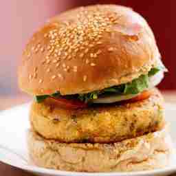 Chicken dominator burger